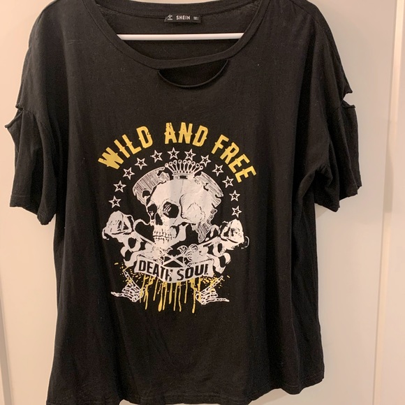 *3/$18* Oversized Distressed Skull Tee - Picture 4 of 4